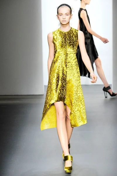 Look 32